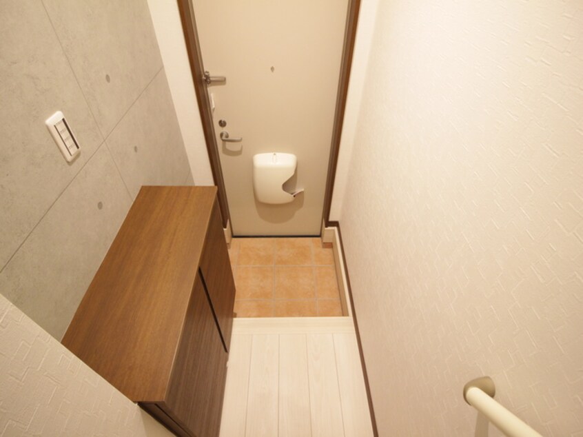 玄関 ＣＲＯＵＤ甲子園里中町