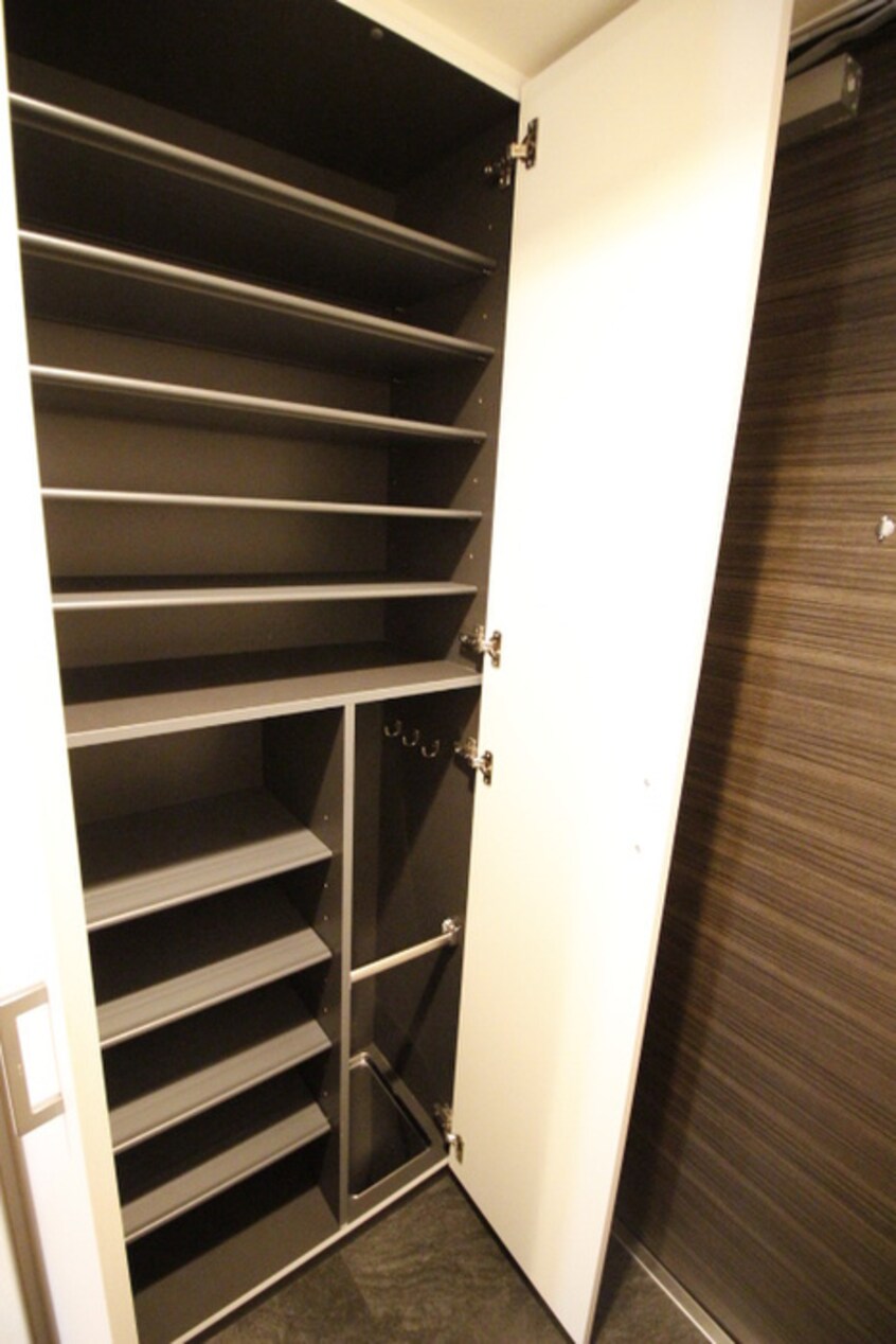 靴箱 ﾌﾟﾚｻﾝｽ四天王寺前夕陽丘(609)