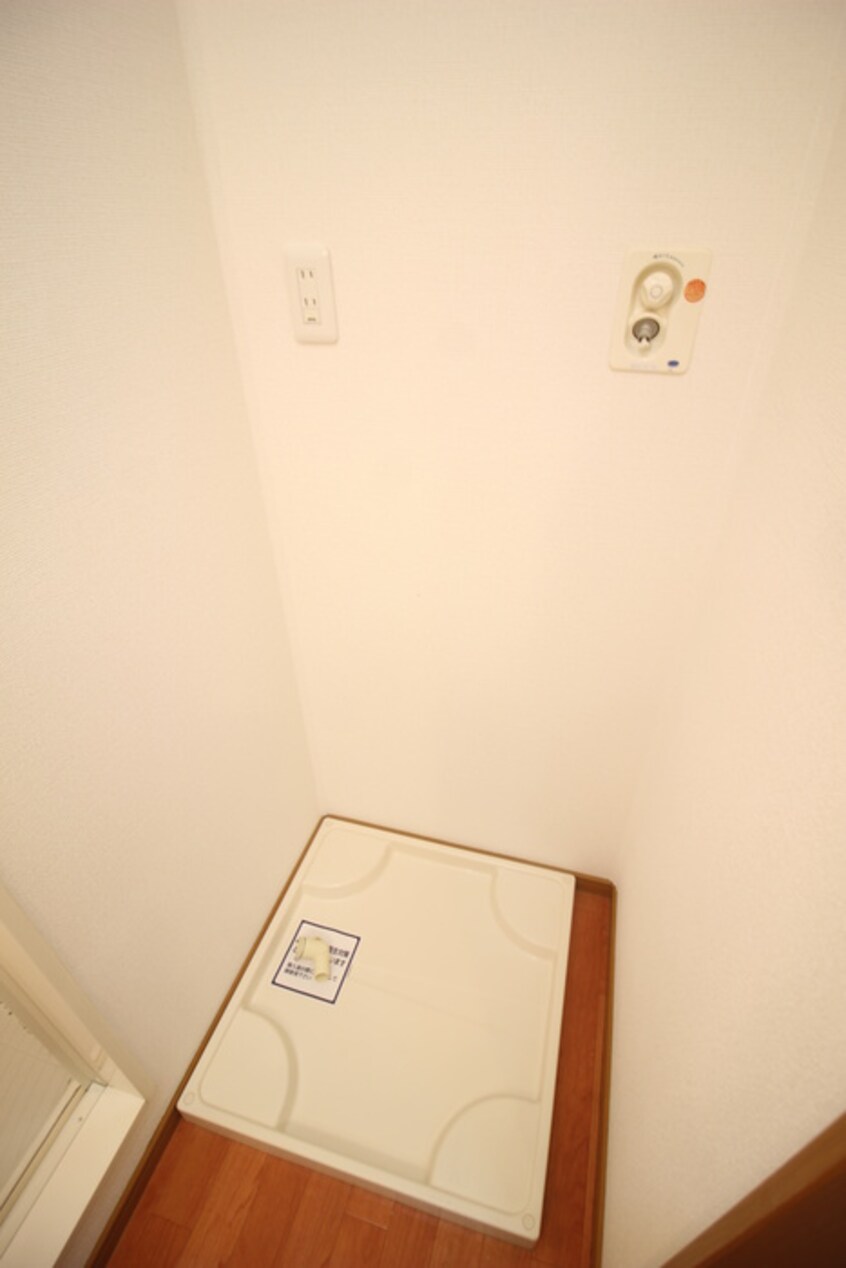 洗濯機置場 イ－ストフラワ－壱番館