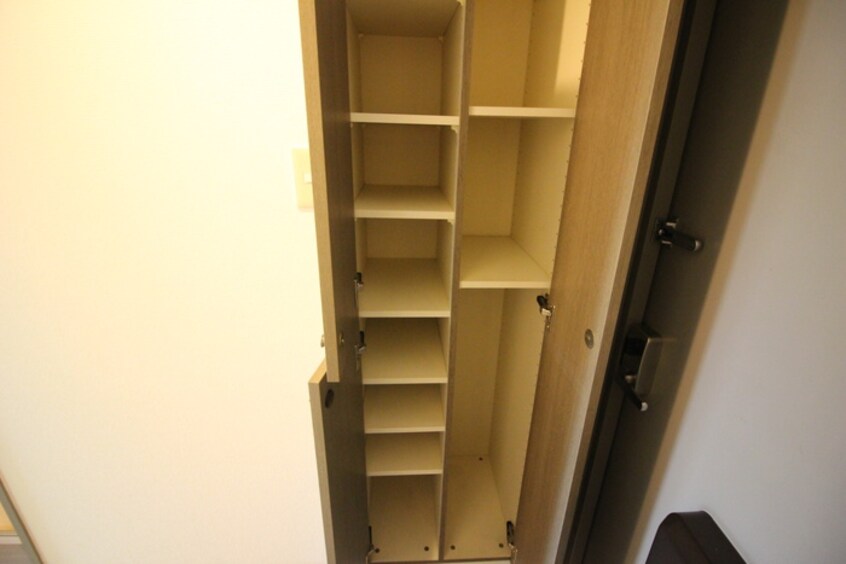 玄関 サウザ－岡本