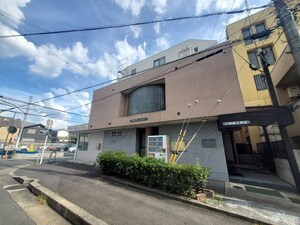 ツインイ－スト