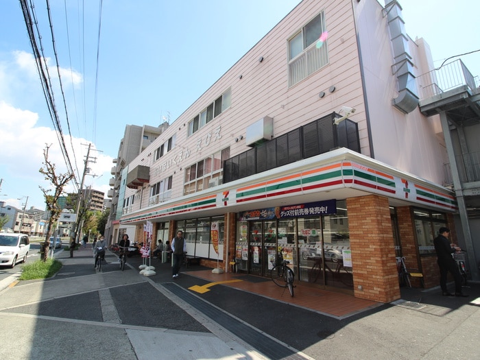 セブンイレブン(コンビニ)まで30m Luce　Shinfukushima