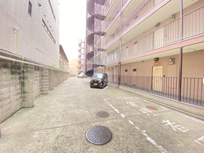 駐車場 ロイヤルコ－ポ