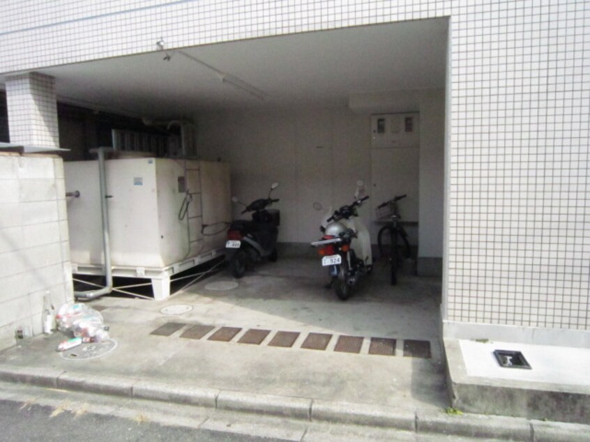 駐輪場 シャルマン岡山