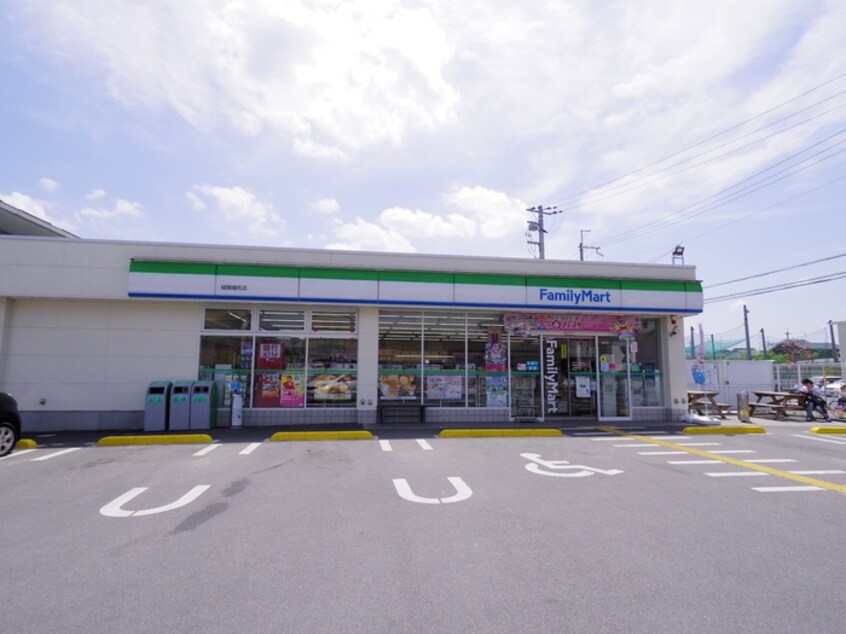 ファミリーマート(コンビニ)まで390m リゴレット