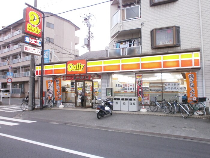 デイリーヤマザキ守口大久保店(コンビニ)まで311m ハッピ－ヒルズ梶町