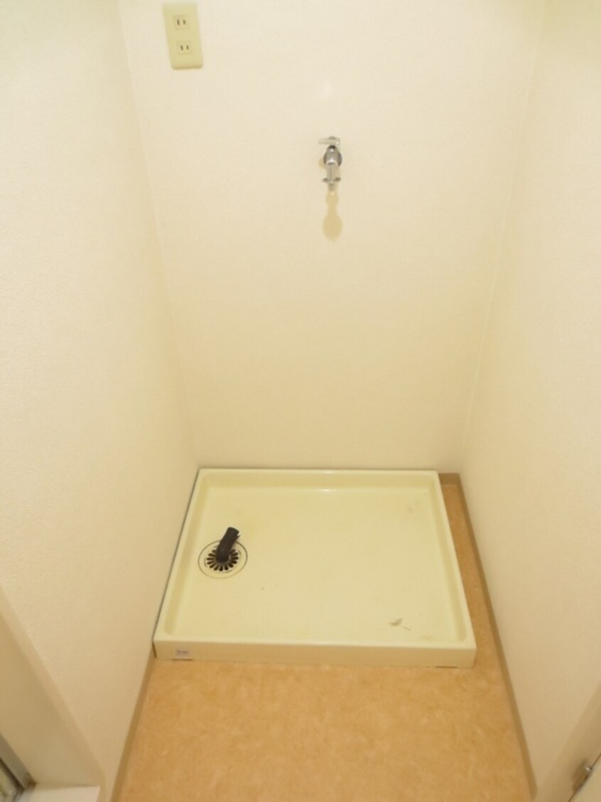 洗濯機置場 御陵ハイツ