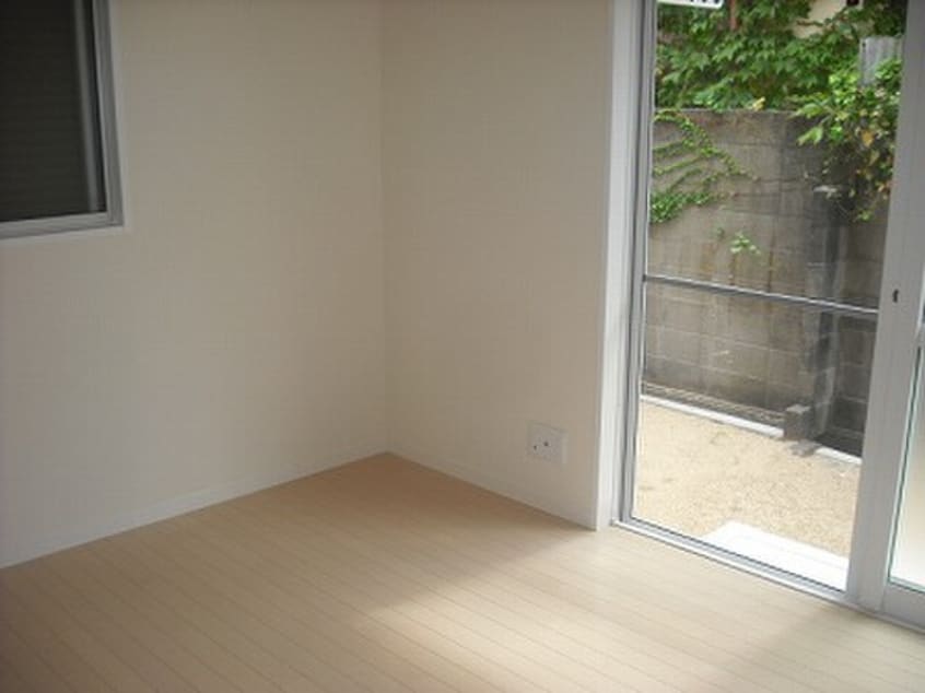 居室 ロイヤルサニ－ハイツ