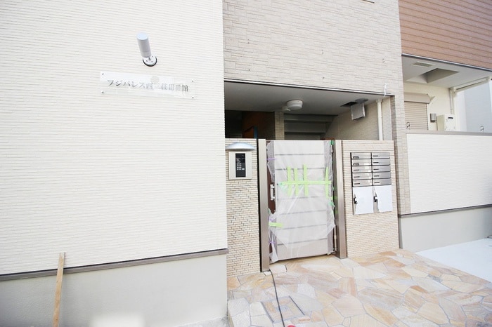 エントランス部分 フジパレス西三荘Ⅲ番館