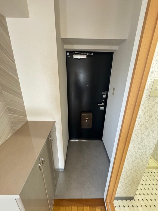 玄関 アルママ－テル