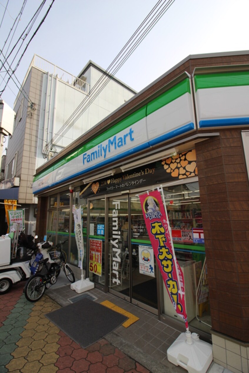 ファミリーマート大宮2丁目店(コンビニ)まで447m アルママ－テル