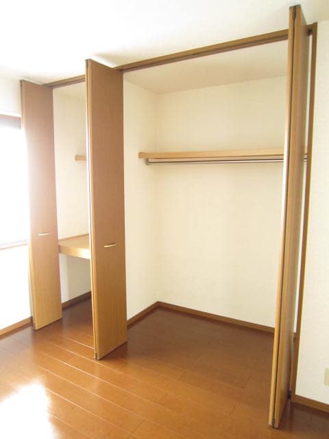 収納 メゾンドール榮