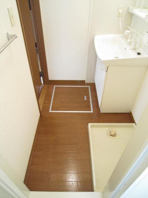 洗面 メゾンドール榮