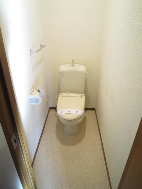 トイレ メゾンドール榮