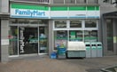 ファミリーマートJR津田駅前店(コンビニ)まで704m M′Sstyel東倉治