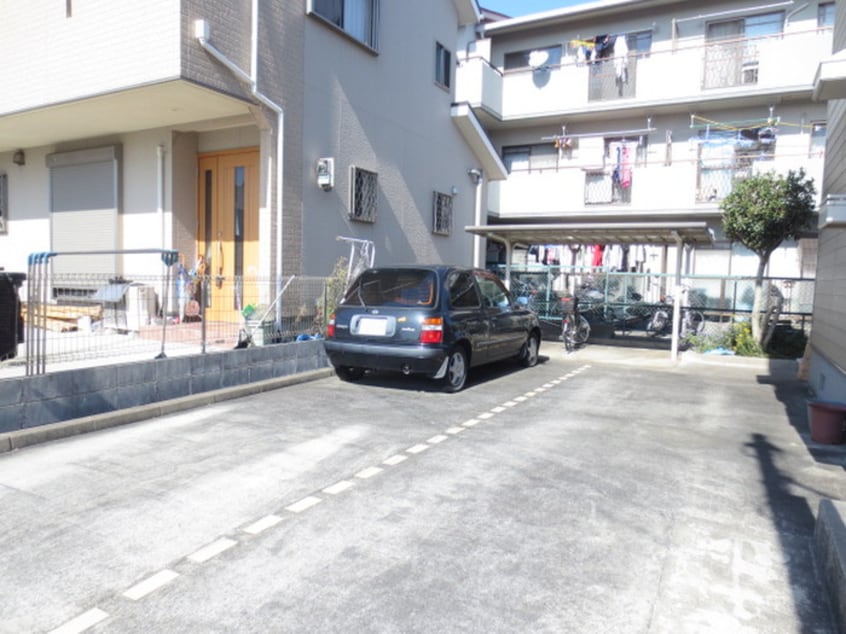 駐車場 リトルハイツ