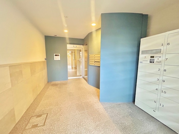 エントランス部分 グランディ－ル西院