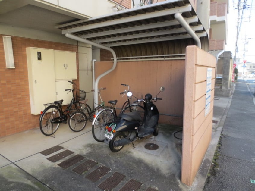 駐輪場 土山ヤングパレスⅠ