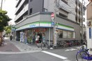 ファミリーマート西成区役所前店(コンビニ)まで270m 賀来マンション