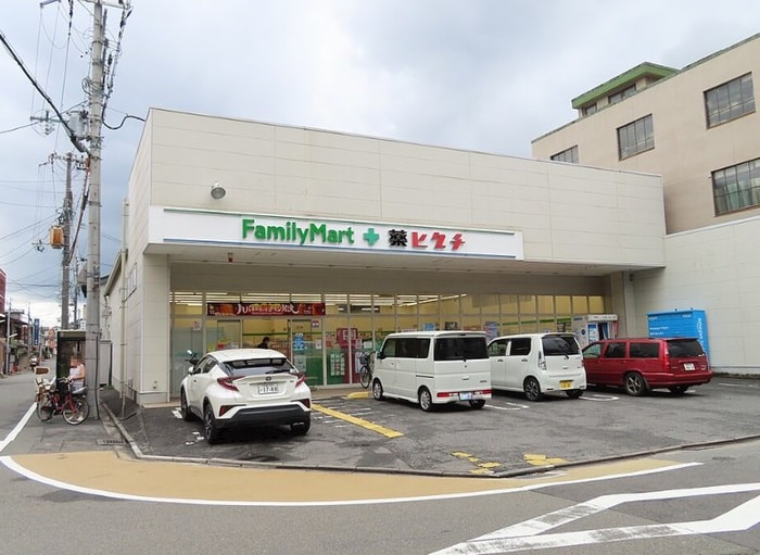 ｧﾐﾘｰﾏｰﾄ 薬ﾋｸﾞﾁ西陣北店(ドラッグストア)まで52m クレアーレ西陣