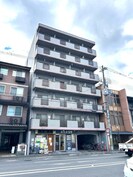 エル・アブラリの外観