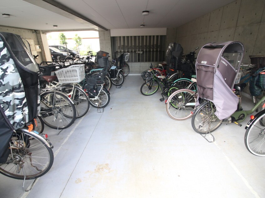 駐輪場 ベルパレス高木