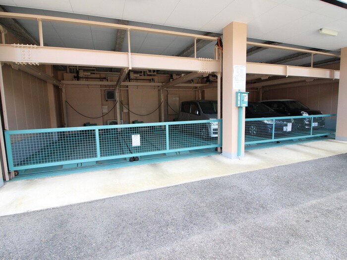駐車場 グランドハイツ高田弐番館