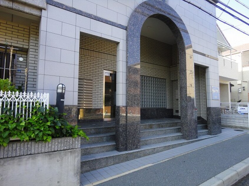 エントランス部分 パ－クハイツアイリス１号館