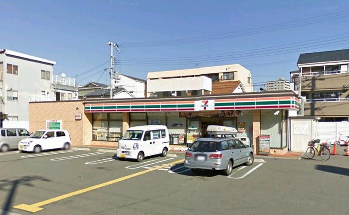 セブンイレブン西明石南町店(コンビニ)まで230m 西明石ロイヤルハイツ