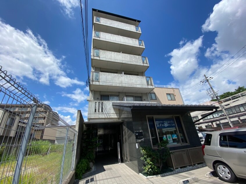 エントランス部分 クロ－ネ表町