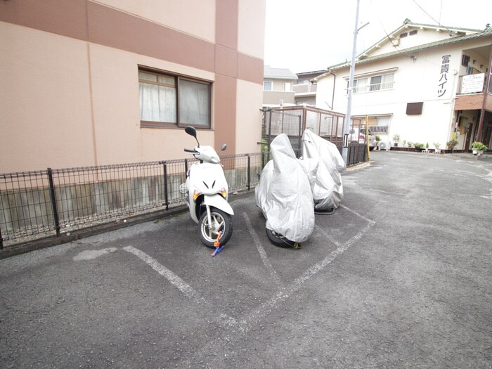 バイク置き場 富貴ハイツ