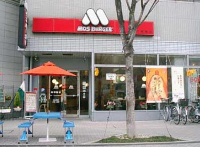 モスバ－ガ－(ファストフード)まで723m カサベルデ大正