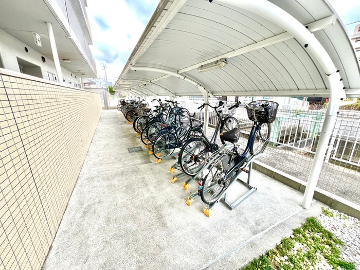 駐輪場 berry blue 高槻