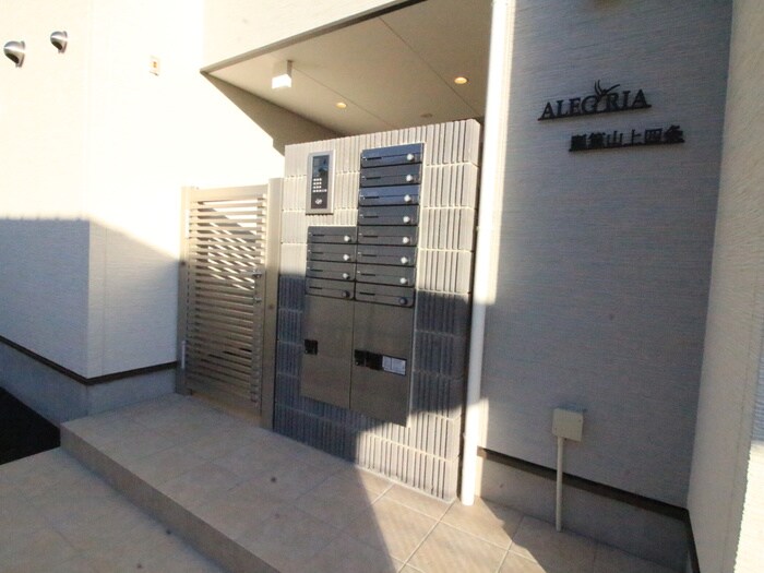 エントランス部分 ALEGRIA瓢箪山上四条