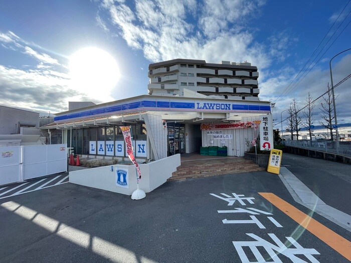 ローソン豊中刀根山元町店(コンビニ)まで150m クローバー・レジデンス阪大前