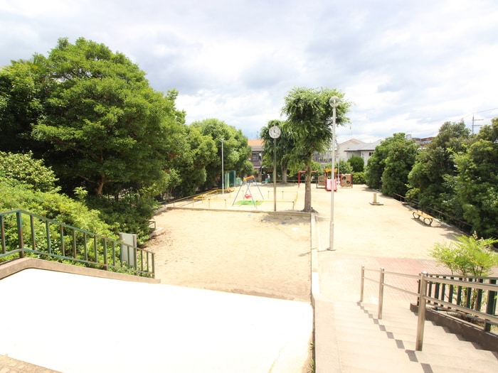 若竹西公園(公園)まで10m エレノア若竹　A棟