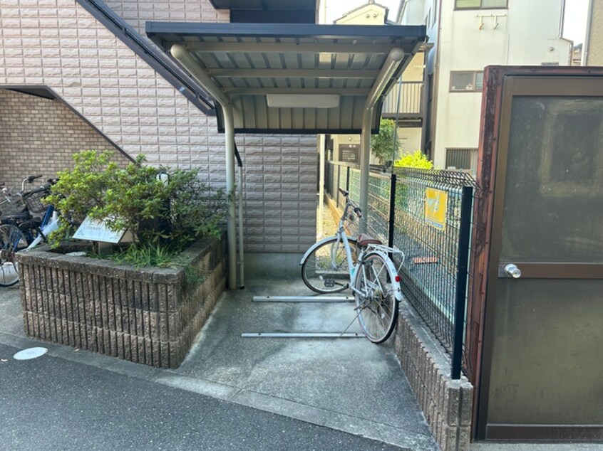 駐輪場 フェイバリーハウス