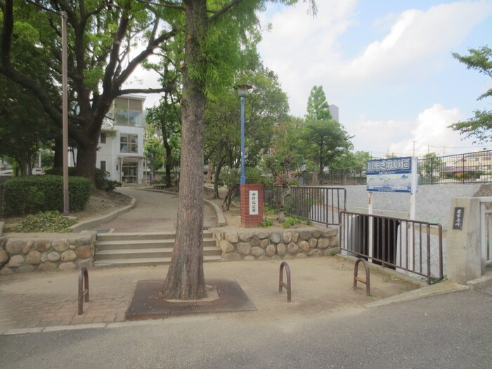 公園(公園)まで140m コンフォ－ト本山