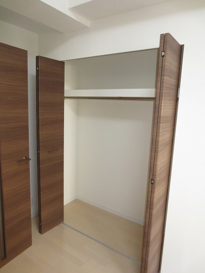 収納 FRENCIA　NOIE　東三国