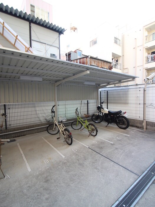 バイク置き場 ﾌﾟﾚｻﾝｽ大阪福島ﾚｼｪﾝﾃ(902)