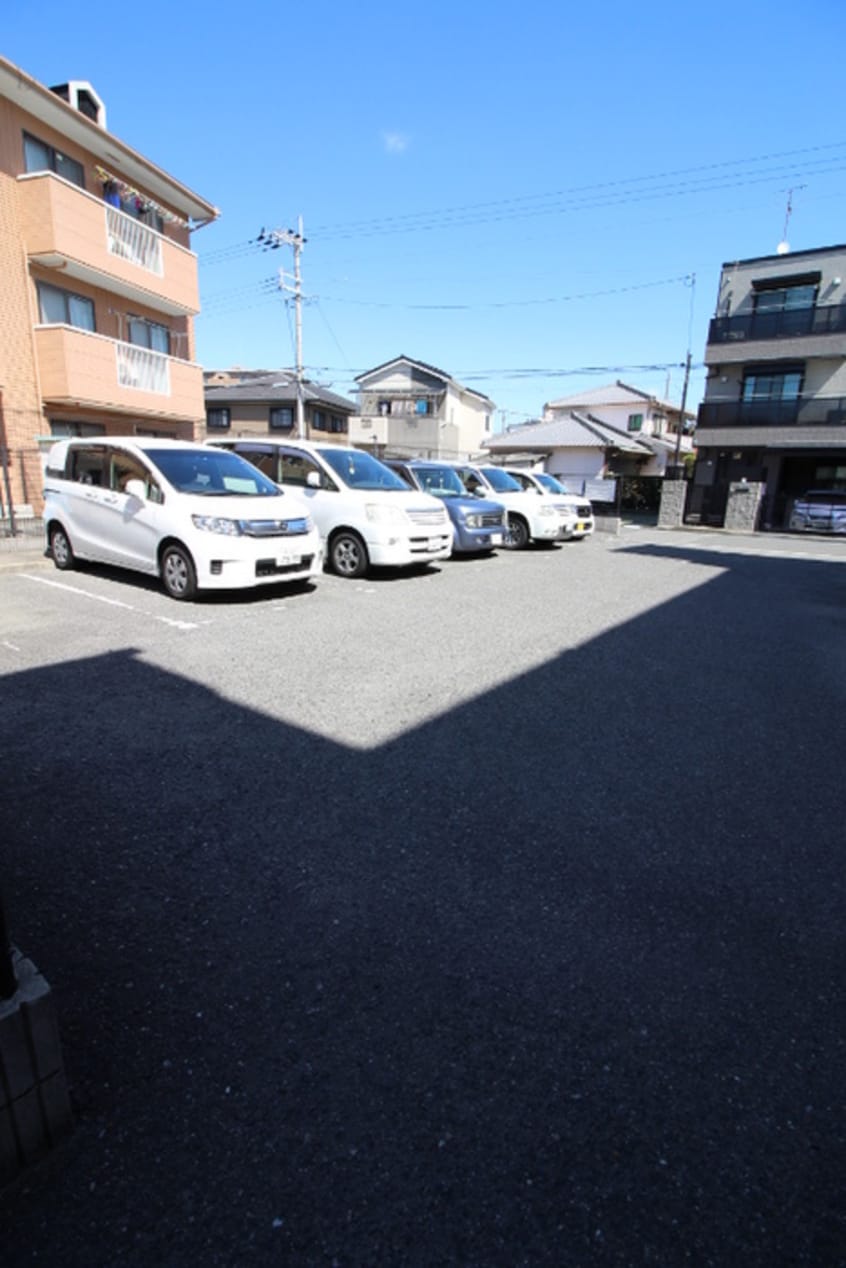駐車場 シャルマンドミ－ル