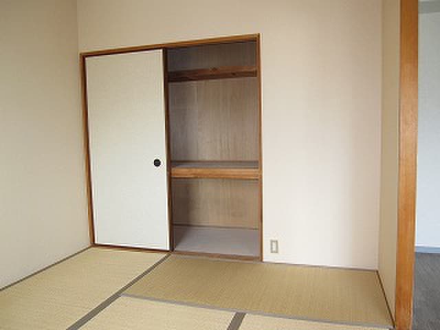 収納 ホワイトハイツカドタ