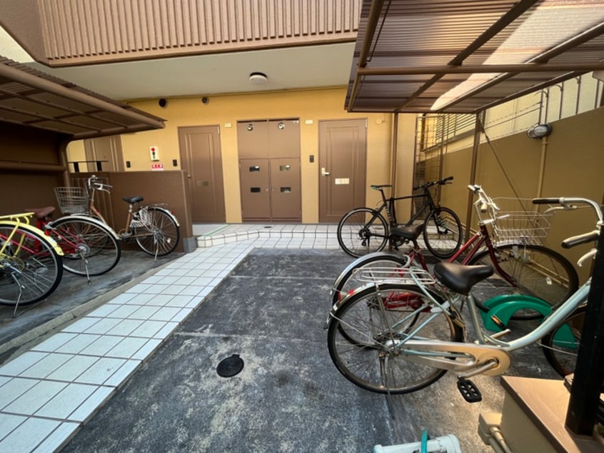 駐輪場 べヌスタ西宮