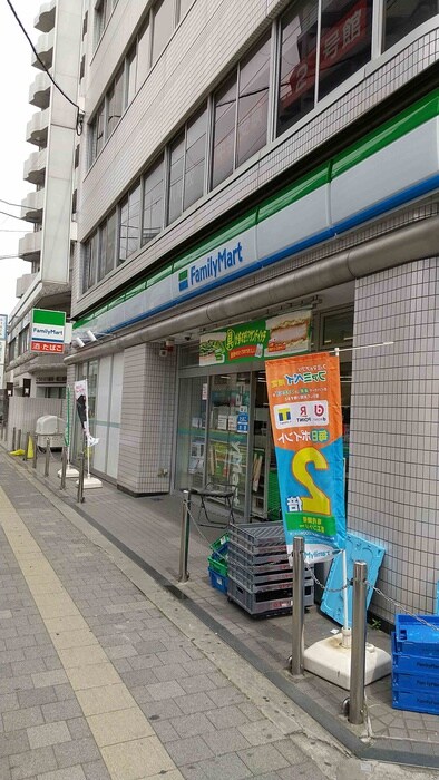 ファミリーマート八尾光町店(コンビニ)まで150m Azusa