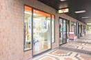 豊中寺内郵便局(郵便局)まで500m サンロ－レル緑地