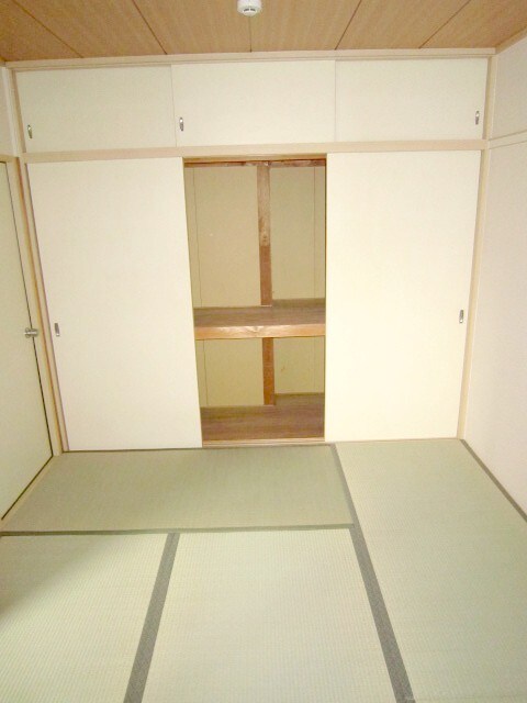 居室 目方ハイツ