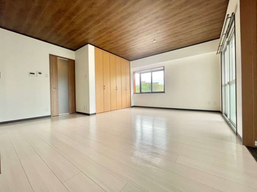 居室 ﾆｭｰｻﾝﾊｲﾂ