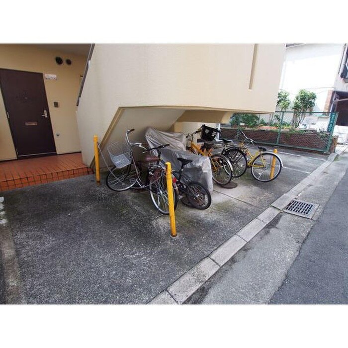 駐輪場 ﾆｭｰｻﾝﾊｲﾂ