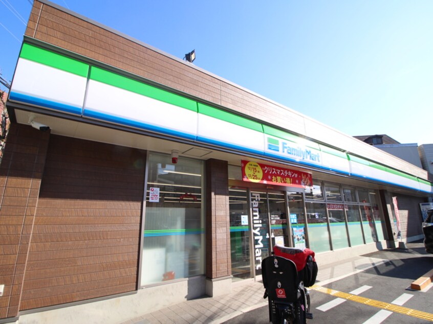 ファミリーマート(コンビニ)まで79m グリ－ンビュ－田川