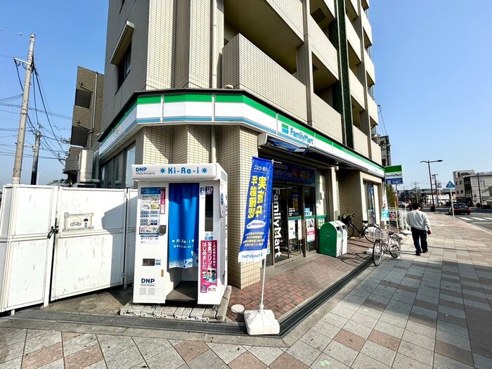 ファミリーマート 西三国四丁目店(コンビニ)まで20m Ａｔｔｉｒａｎｔ西三国